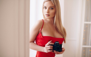 Red dress woman camera smile - a polaroid photo free wallpaper