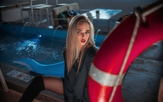 Woman boat pool lifepreserver fashion - artur tarnowski free wallpaper