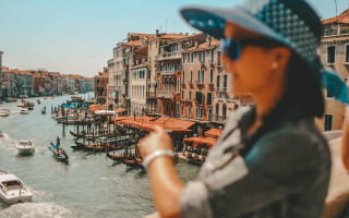 Woman hat sunglasses bridge cityscape - the water and buildings free wallpaper