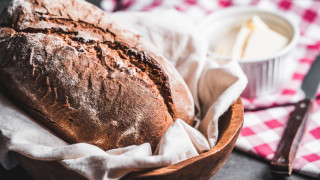 Bread basket butter knife stilllife - de hirsh margule free wallpaper