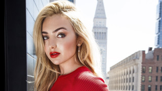 Blonde haired woman red lipstick - red lipstick free wallpaper