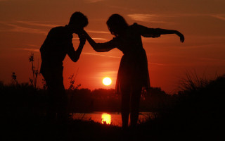 Romantic sunset silhouette couple autumn - romantic free wallpaper