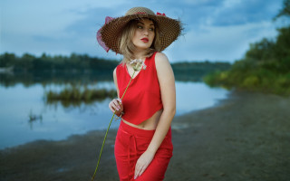 Woman red outfit straw hat - a flower free wallpaper