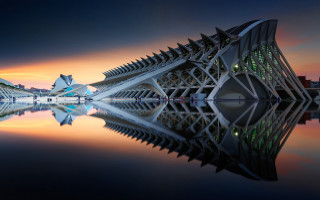 Reflecting building sunset architecture water - a reflection of the building free wallpaper