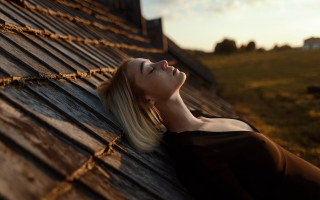 Woman blonde hair outdoor portrait - wooden free wallpaper for desktop