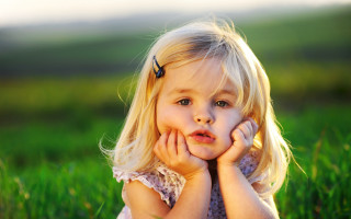Little girl grass hands face 3 - a little girl free wallpaper