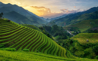 Sunset valley mountains green grass - dai xi free wallpaper