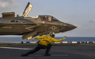 Fighter jet ship pilot yellow - a fighter jet free wallpaper