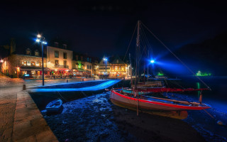 Lake night boat city aurora - the shore of a lake free wallpaper