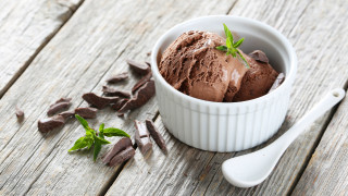 Chocolate icecream bowl wooden table - clara peeters free wallpaper
