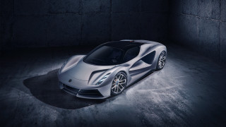 Silver sports car dark room 38 - a spotlight free wallpaper