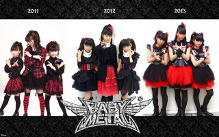 Girls black red outfits posing - symmetry!! free wallpaper