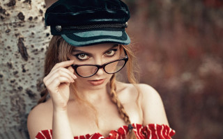 Woman glasses hat posing tree - artur tarnowski free wallpaper