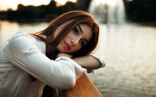 Woman lake fence white shirt - a fountain in the background free wallpaper