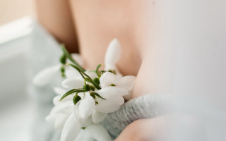 Woman bouquet white dress flower - soft free wallpaper