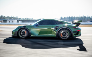 Green car person road military - car free wallpaper