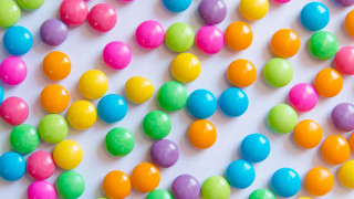 White table candy eggs neofauvism - neofauvism free wallpaper