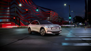 White electric car night city - the wall behind free wallpaper