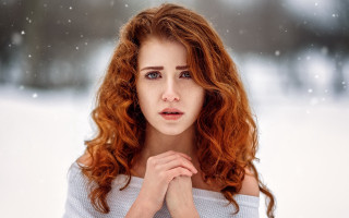 Red haired woman snow prayer - the snow free wallpaper for desktop