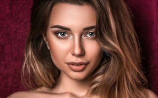 Woman longhair browndress redbackground portrait - a brown dress free wallpaper