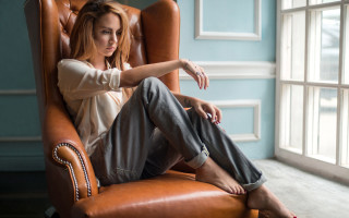 Woman sitting crossed legs window 2 - the window free wallpaper