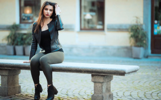Woman bench black top green - adrienn henczné deák free wallpaper