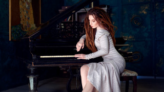 Woman piano white dress long - a piano free wallpaper