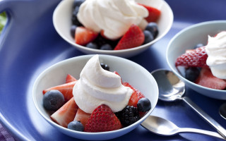 Blue tray fruit berries cream - byeon sangbyeok free wallpaper
