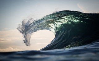 Large wave breaking ocean sky - a large wave free wallpaper