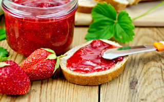 Strawberry jam sandwich knife wooden - a sandwich free wallpaper