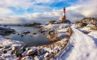 Lighthouse rocky shore snow fence - a lighthouse free wallpaper