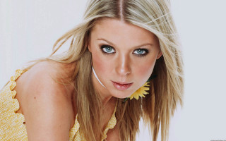 Woman yellow flower yellow dress - a yellow dress free wallpaper