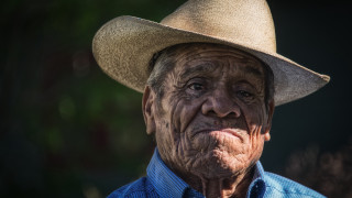 Old man hat serious portrait - free portrait wallpaper
