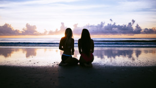 Beach sunset two women horizon - daren bader free wallpaper