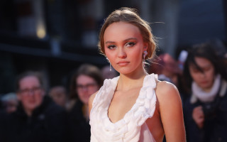 Woman dress red carpet blurry - daphne fedarb free wallpaper