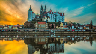 Castle sunset water bridge cityscape - german romanticism free wallpaper