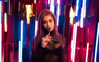 Surprised woman hologram neon jewelry - anna maria barbara abesch free wallpaper