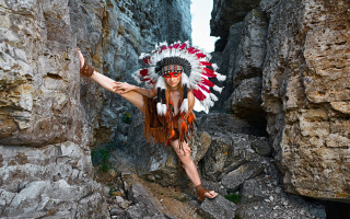 Woman costume headdress rockface kitsch - daphne mcclure free wallpaper