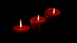 Red candles gothic raytraced reflection - left free wallpaper