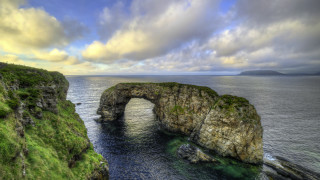 Large rock formation ocean arch - beautiful free wallpaper for desktop