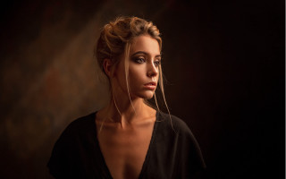 Woman black shirt earrings gold - andor basch free wallpaper