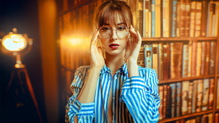 Woman glasses book shelf lamp - book free wallpaper