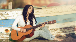 Woman sitting guitar beach sunset - aramenta dianthe vail free wallpaper for desktop