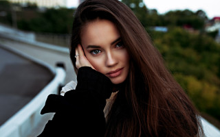 Woman longhair portrait car bridge - a building in the background free wallpaper for desktop