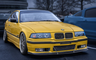 Yellow car parking lot 3d - photorealism free wallpaper