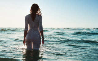 Woman ocean sun wind impressionist - ocean free wallpaper