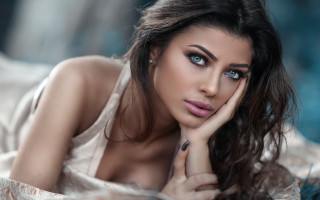Woman blueeyes bed artphotography photorealistic - her cheek free wallpaper