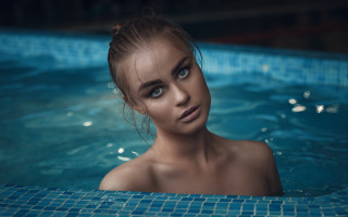 Woman pool serious portrait blue - annabel eyres free wallpaper