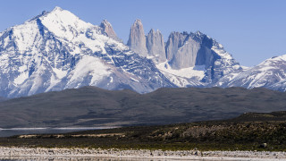 Mountain range lake background snow - peak free wallpaper