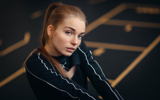 Elina karimova pony tail black - gold free wallpaper